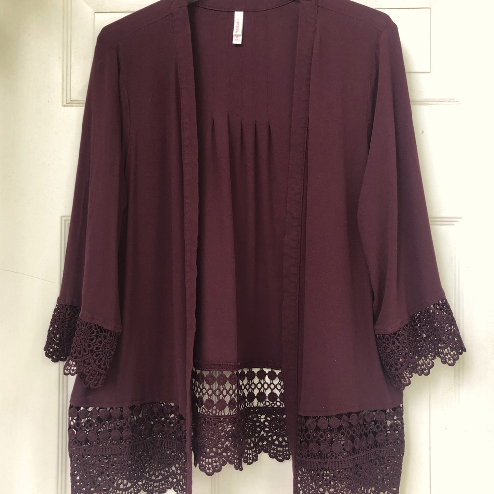 Maroon open front kimono top w embroidery details